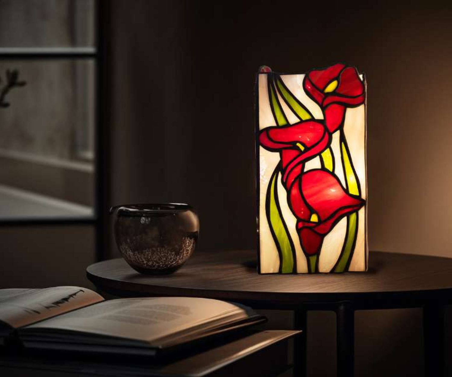 lantern-Canna-Lily-Trio-Champagne