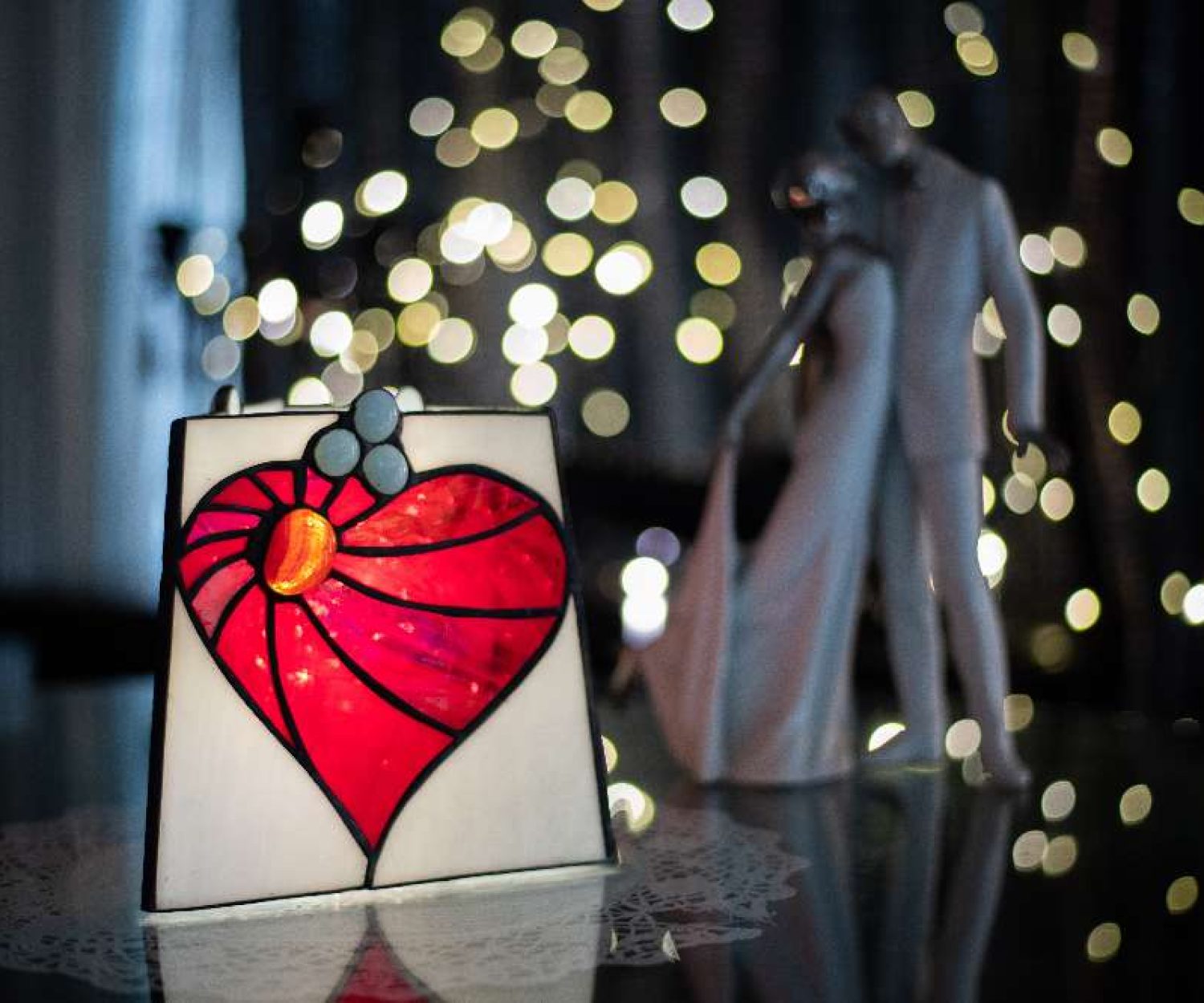 lantern-Heartfelt-Crimson