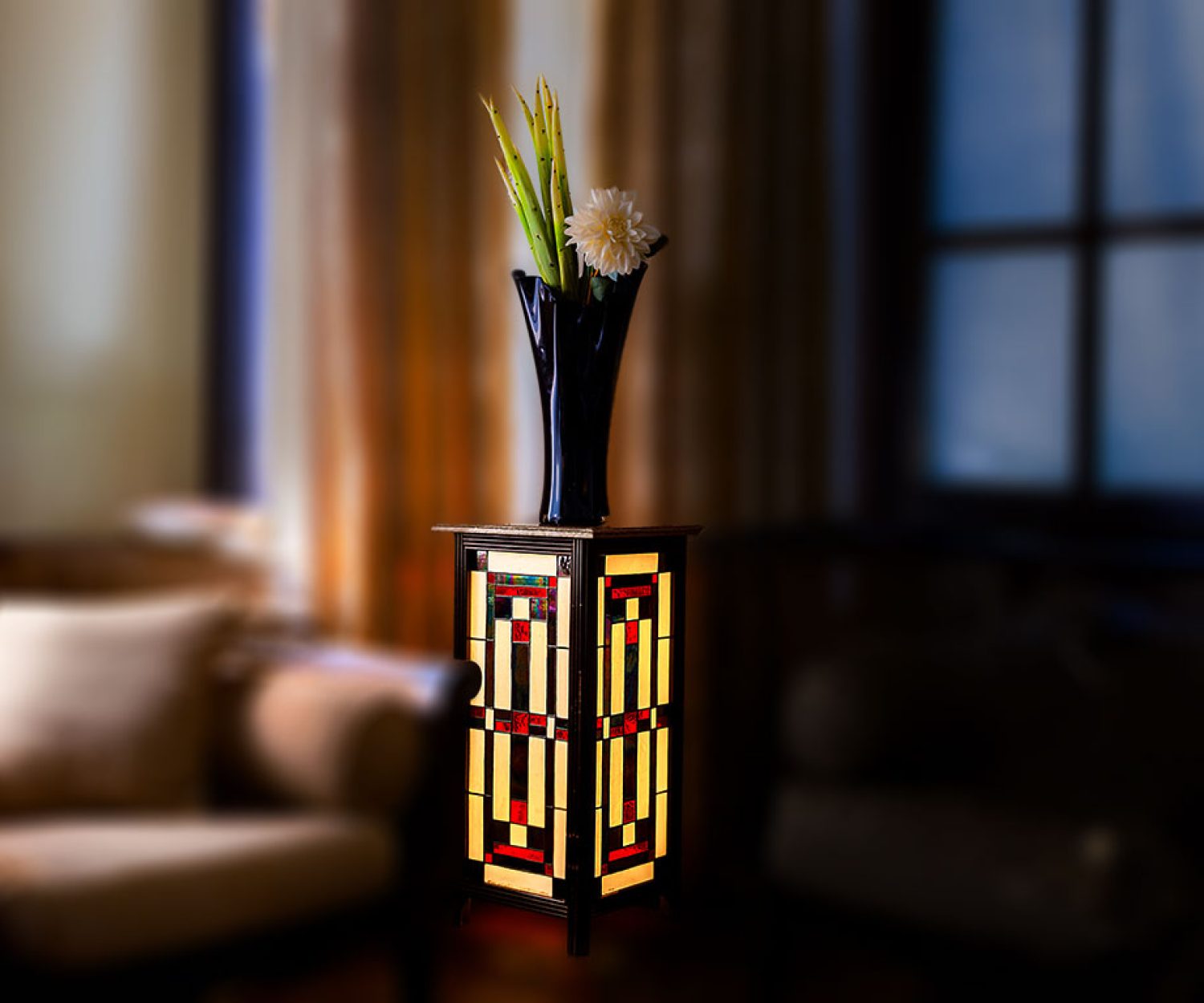 Stained-Glass-Pedestal-Geometric