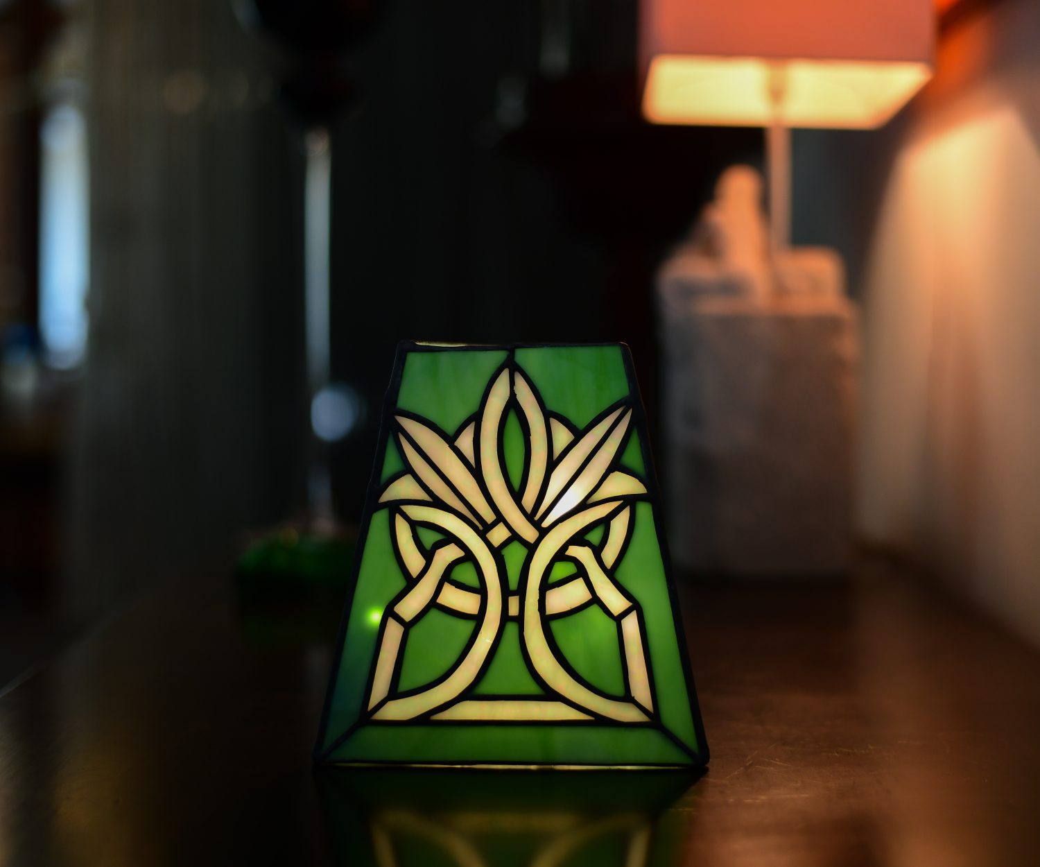 Stained-Glass-Lantern-Trinity-Small- Tiffany